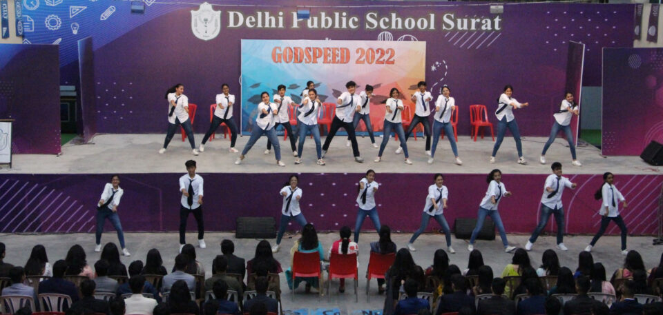Delhi Public School Surat organized 'Godspeed-2022' to bid farewell to the students of Class 12